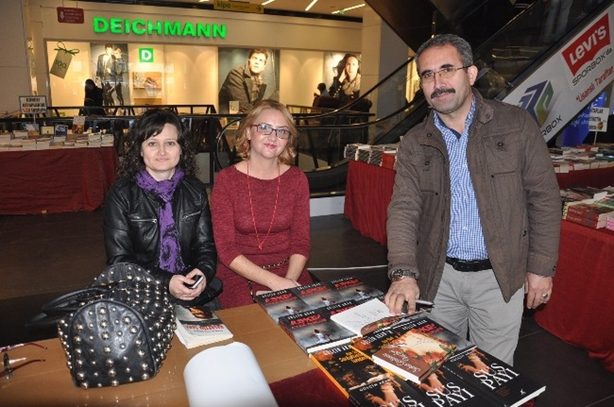 Şair Öznur Demirel Keçici\'den İmza Günü
