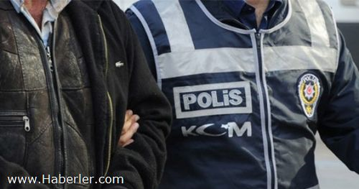 İzmir\'de Bir Genci Öldürdükten Sonra Kaçan Zanlı Yakalandı