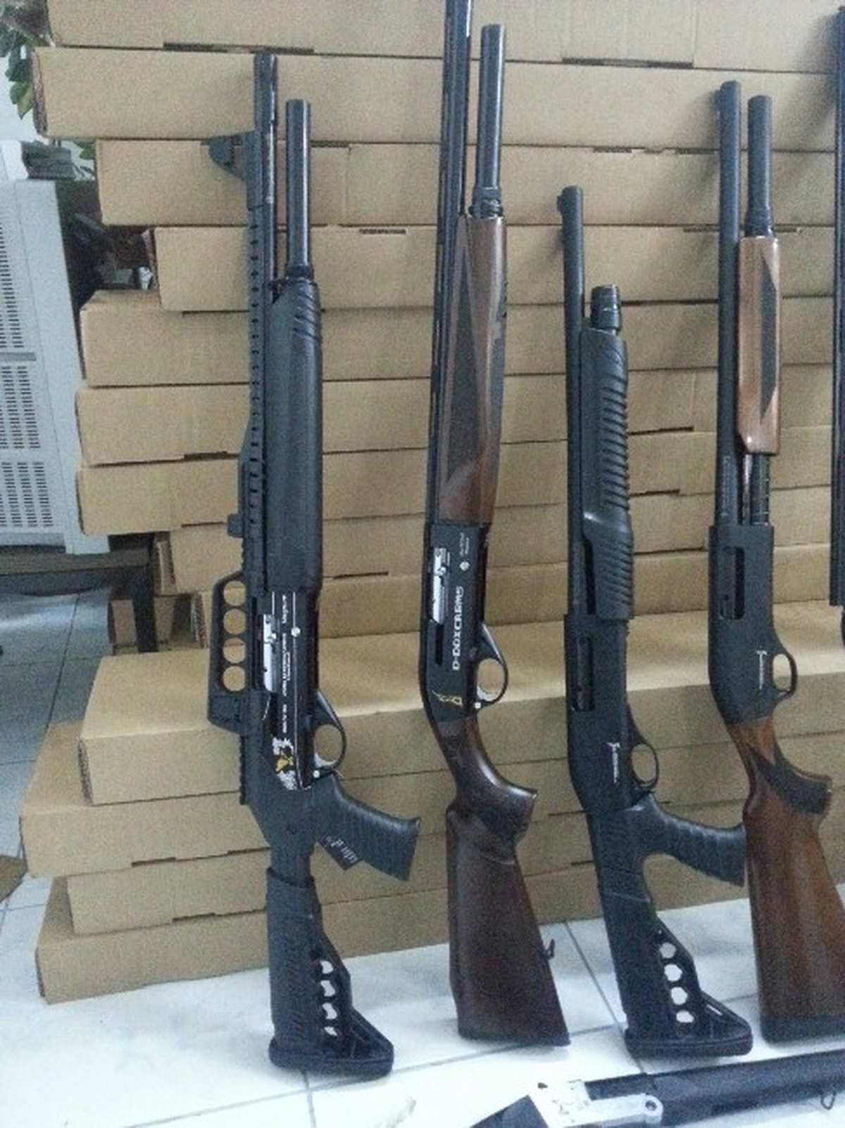 Uşak\'ta Ruhsatsız 117 Tüfek Ele Geçirildi