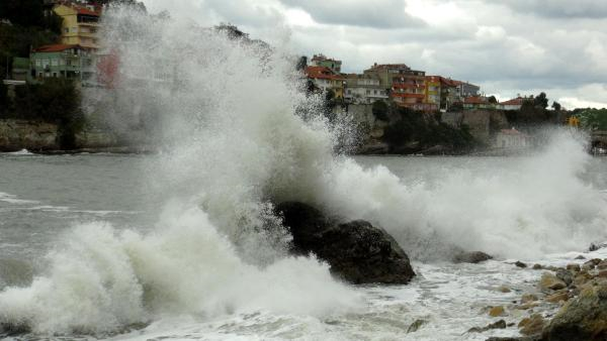 Amasra\'da Dev Dalgalar