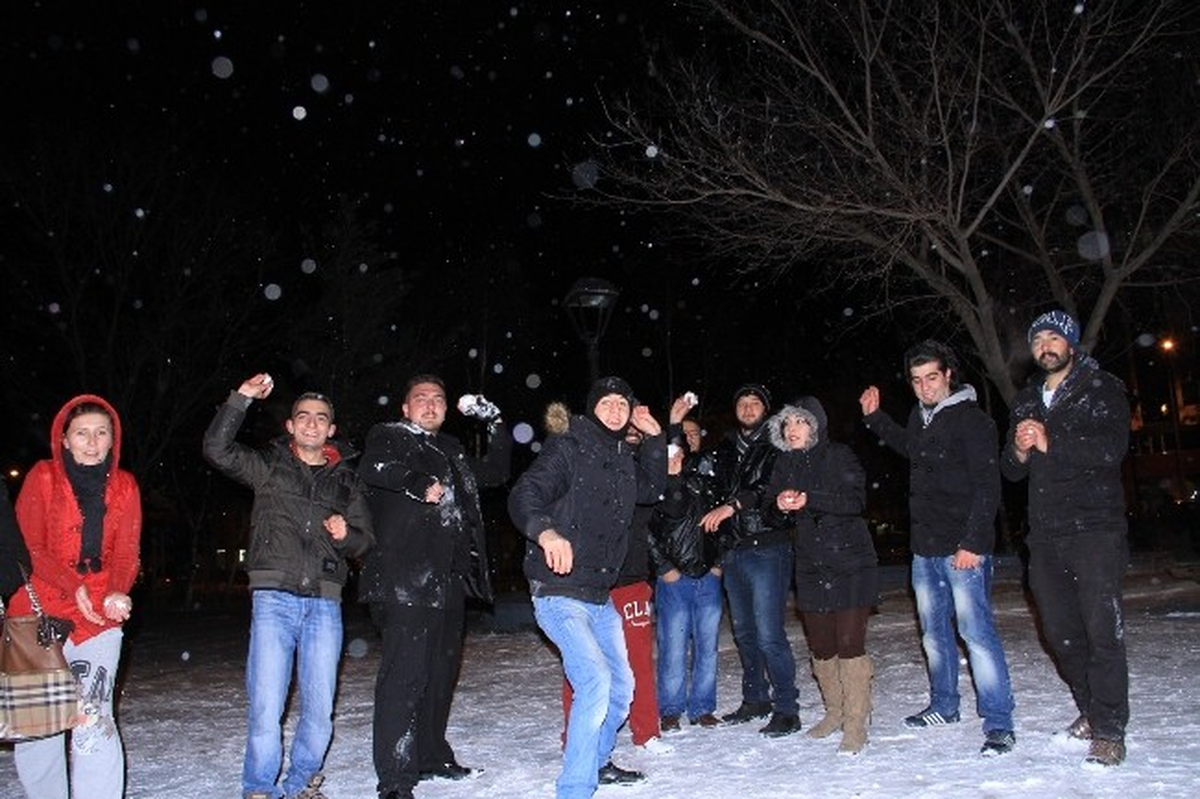 Ardahan\'da Gençlerin Kar Keyfi