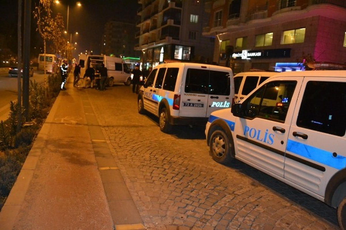 Bankanın Önünde Unutulan Çanta Paniğe Neden Oldu