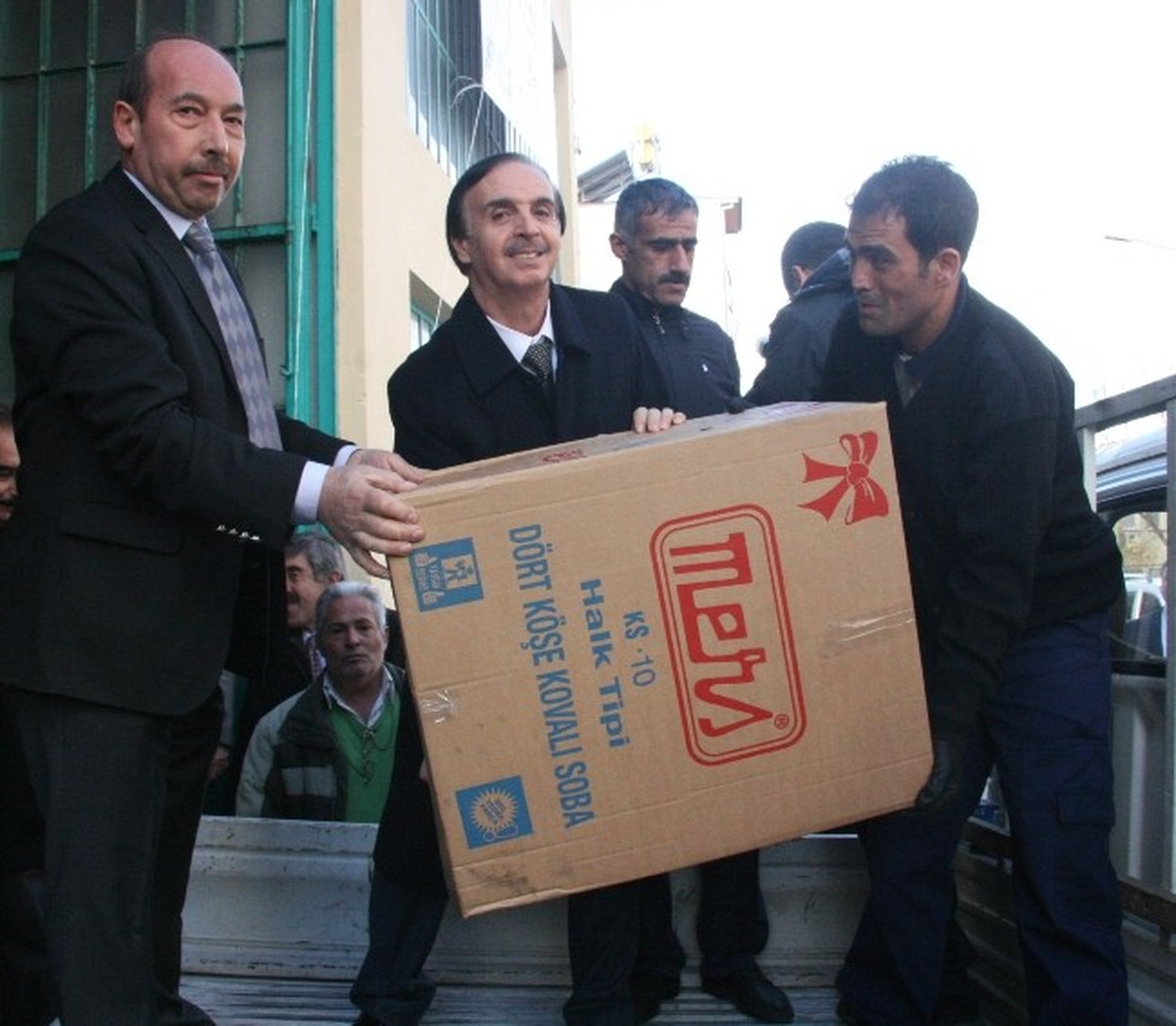 Bursalı Sobacılar 315 Aileye Soba Dağıttı