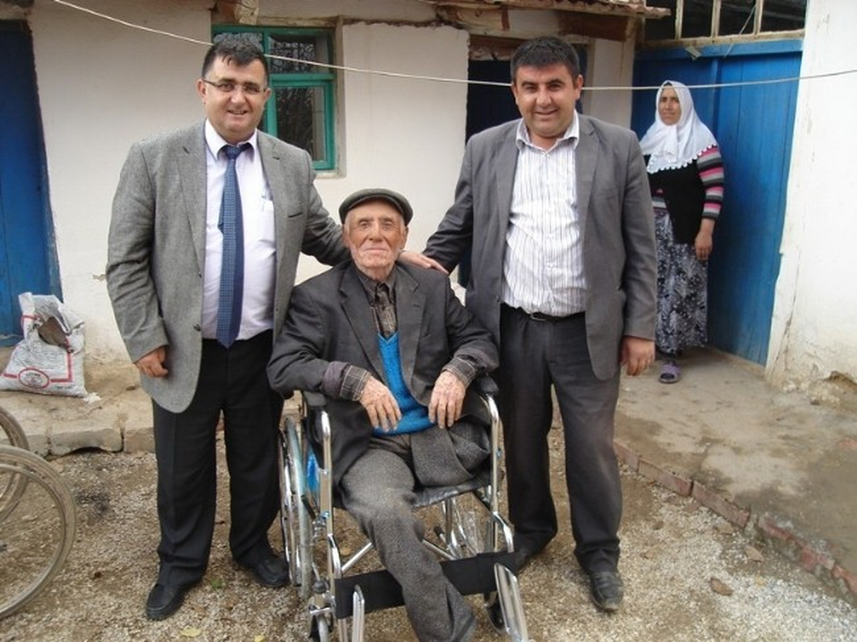 ÇZO Engellilere Tekerlekli Sandalye Hediye Etti