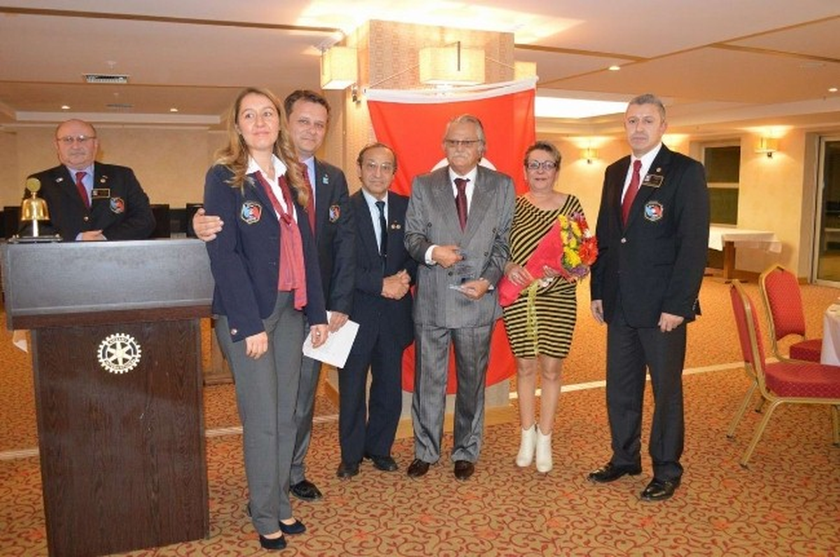 Edremit Rotary Meslek Hizmet Ödülü Gazeteciye Verildi