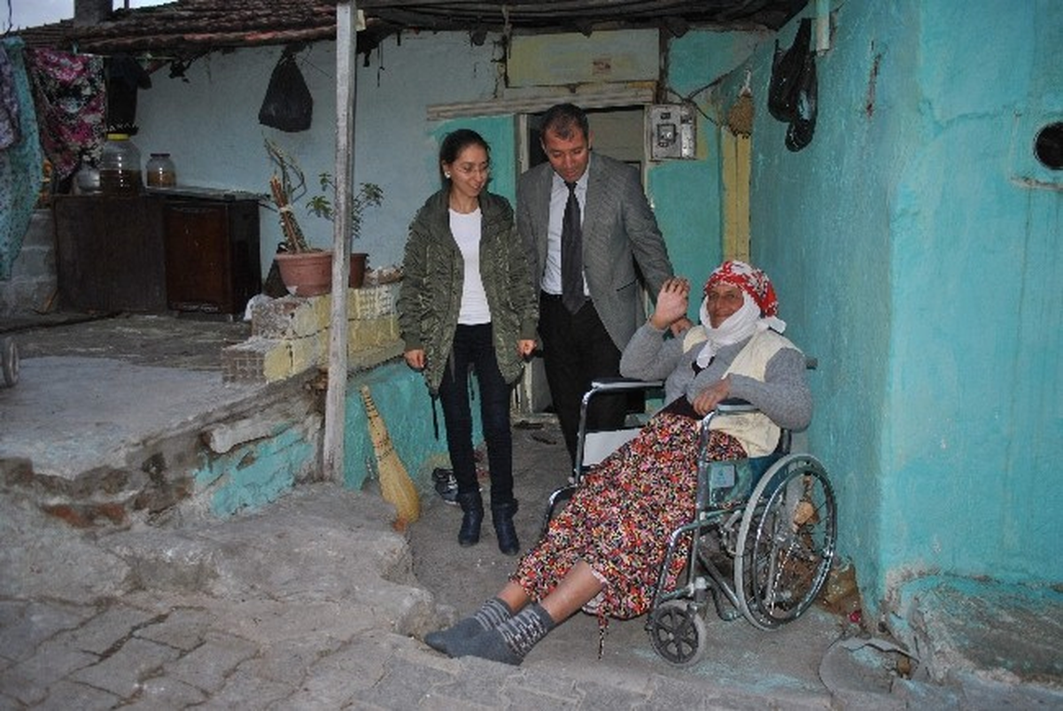 Engelli Roman Kadın, Başbakan\'dan \'Bir Göz\' Ev İstiyor