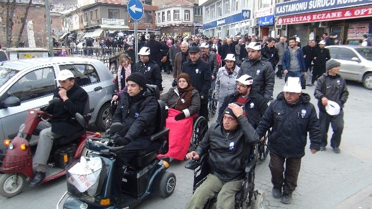 Engelliler Engelli Hakları İçin Yürüdü
