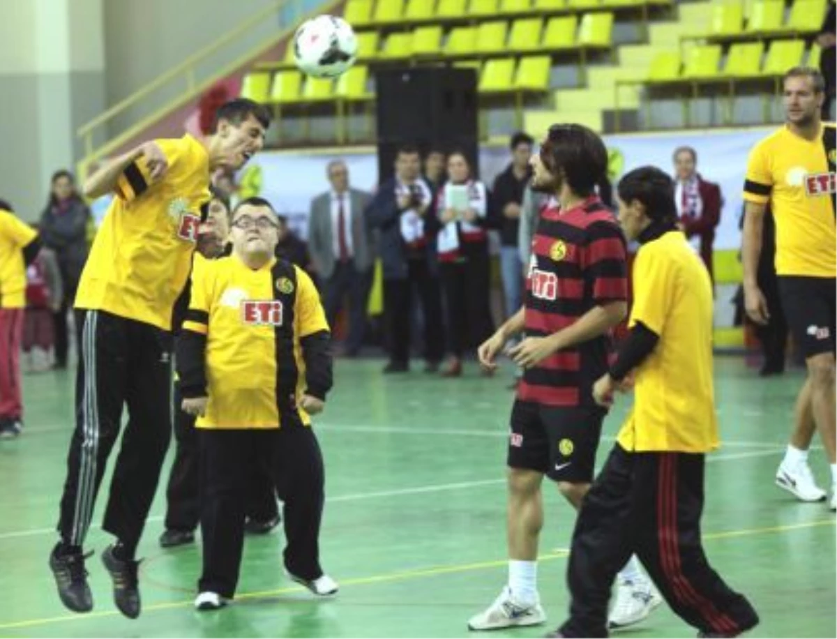 Eskişehirsporlu Futbolcular, Engellilerle Maç Yaptı