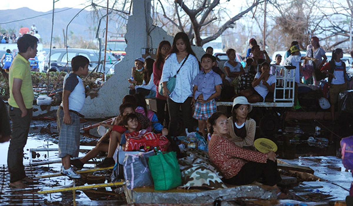Filipinler\'de Yüzler Yeniden Gülüyor