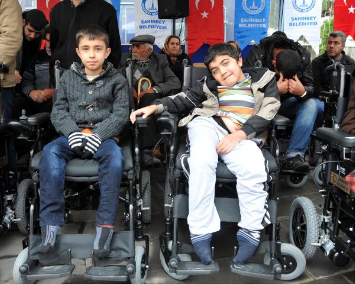 Gaziantep\'te 111 Engelliye Tekerlekli Sandalye Dağıtıldı