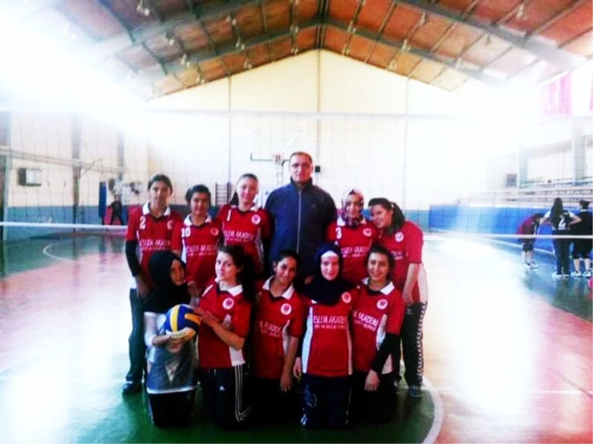 Gediz Anadolu İmam Hatip Lisesi Kız Voleybol Takımı İlçe Şampiyonu