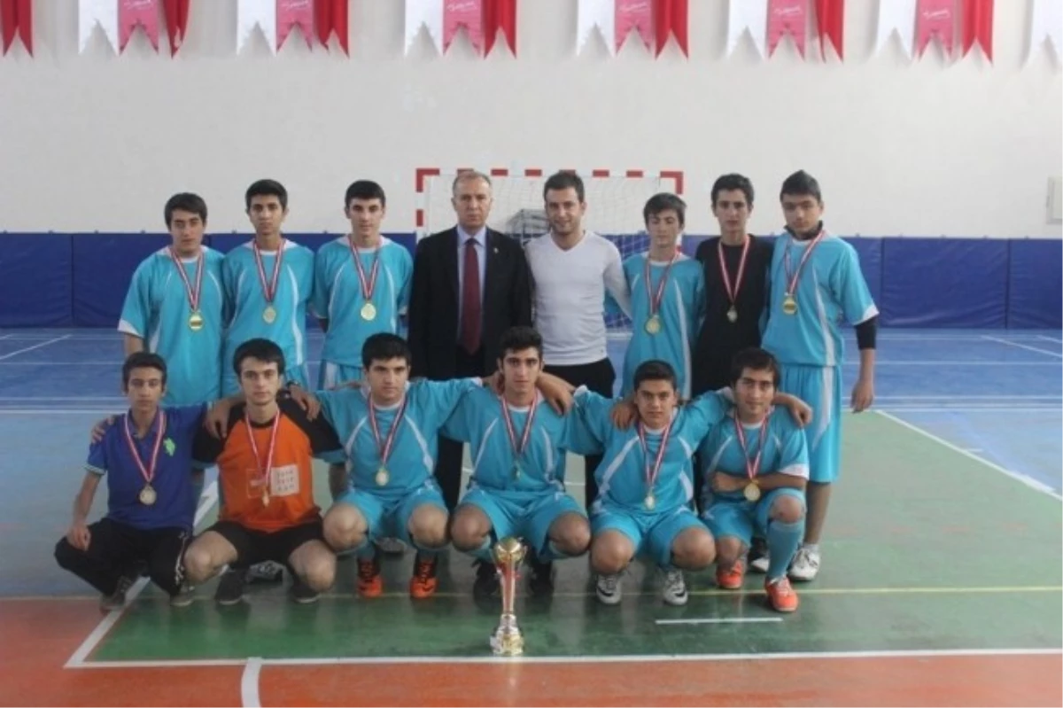Genç Erkeklerde Futsalın Şampiyonu Kilis Anadolu Lisesi Oldu