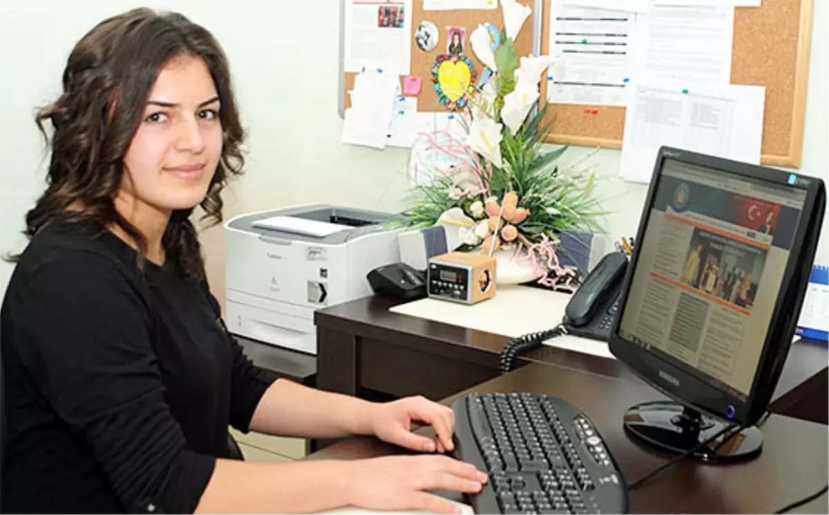 Genç Kız Bilgisayar Yazılımda Dünya Birincisi Oldu