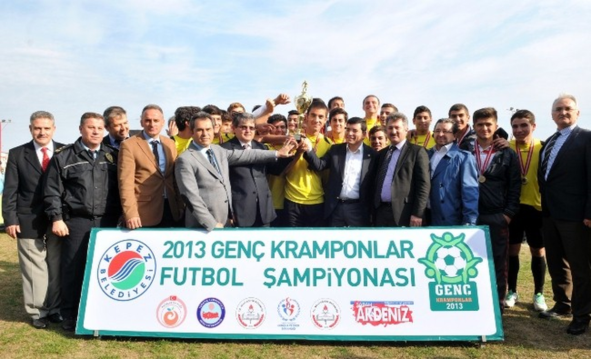 Genç Kramponlar Kupalarını Aldılar