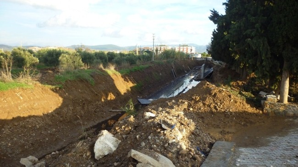Gömeç\'te Çiftçilerin Yol Çilesi
