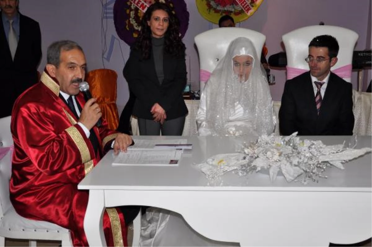Sivas\'ta Görme Engelli Çift Dünya Engelliler Gününde Evlendi