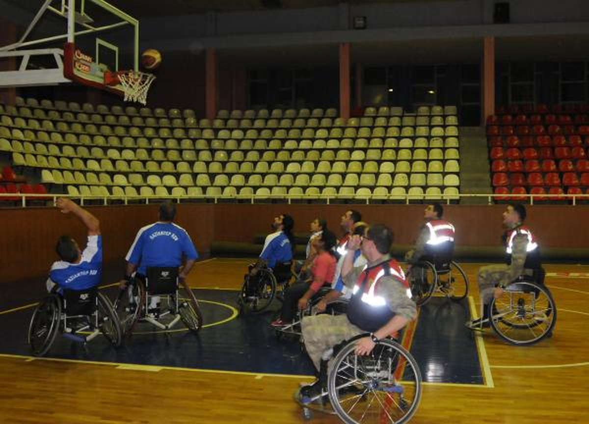 Jandarmalar, Tekerlekli Sandalye Basket Takımıyla Maç Yaptı