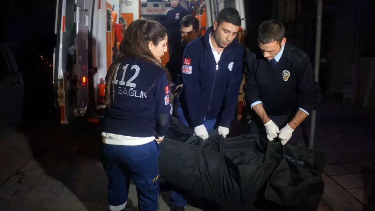 Kadıköy'de 86 Yaşındaki Babasını Öldüren Kişi Teslim Oldu