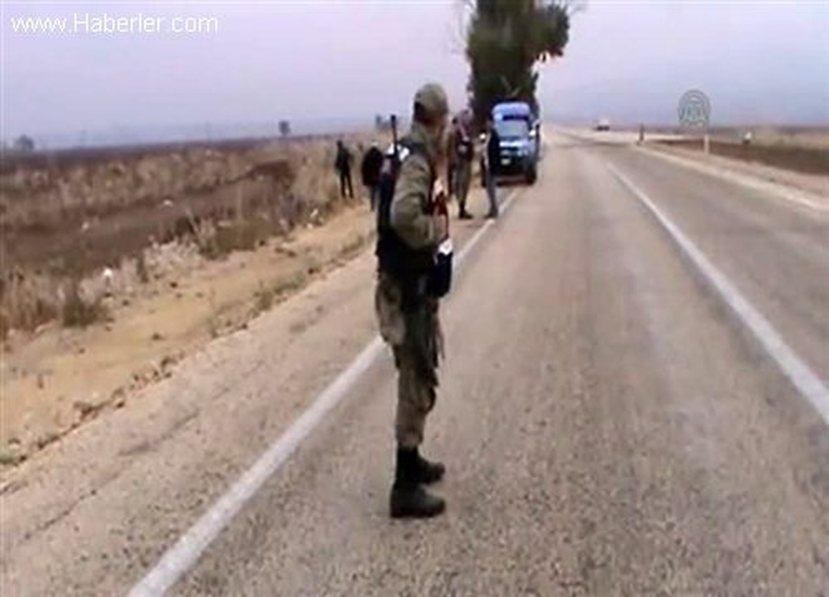 Kamyonet İle Otomobil Çarpıştı: 4 Yaralı