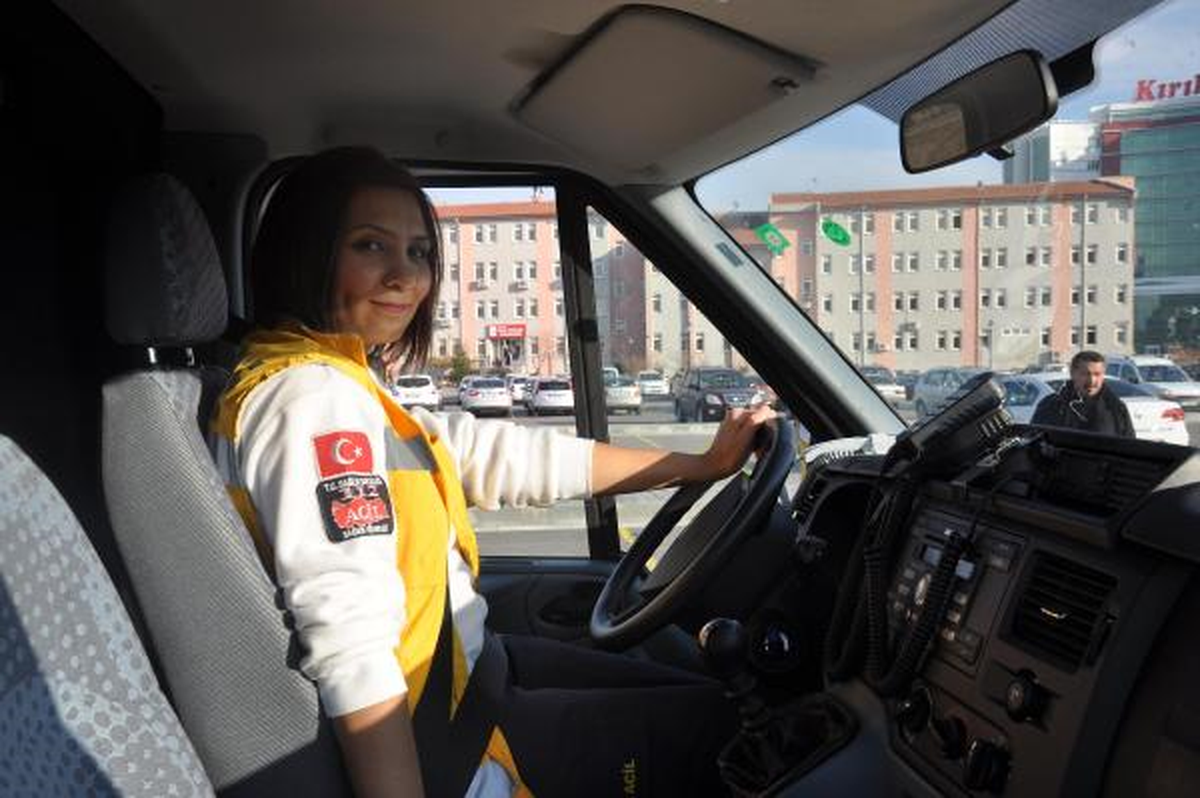 Kırıkkale\'de 112 Acil Ambulansında Kadın Sürücü Dönemi