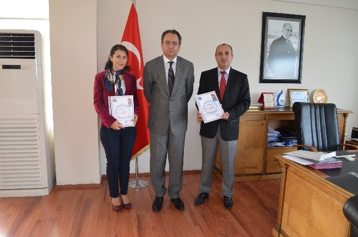 Kocabıçak\'a ve Eşine Başarı Belgesi Verildi