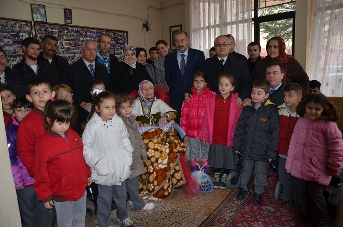 Minik Öğrenciler Engellileri Unutmadı