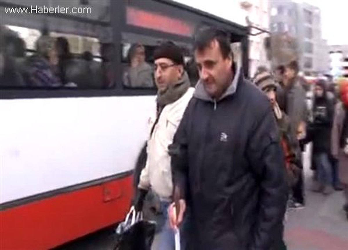 Otobüslerde Sesli Uyarı Sistemi Olmamasını Protesto Ettiler