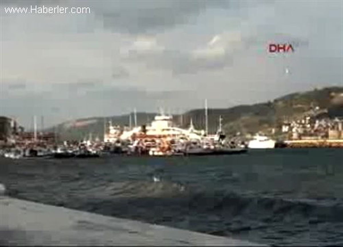 Poyraz, Çanakkale\'de Deniz Ulaşımını Aksatıyor