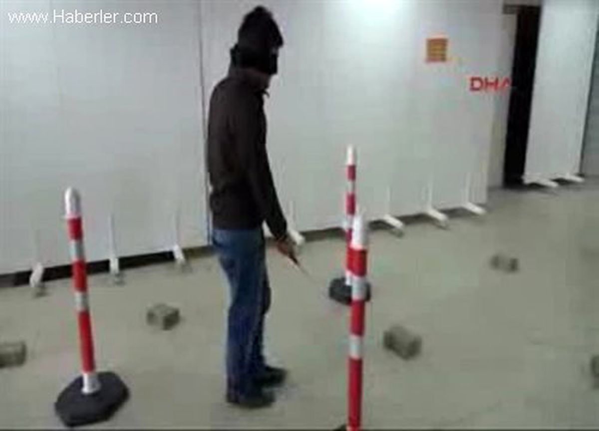 Rektör, Gözünü Bağlayıp Engelleri Aşmaya Çalıştı