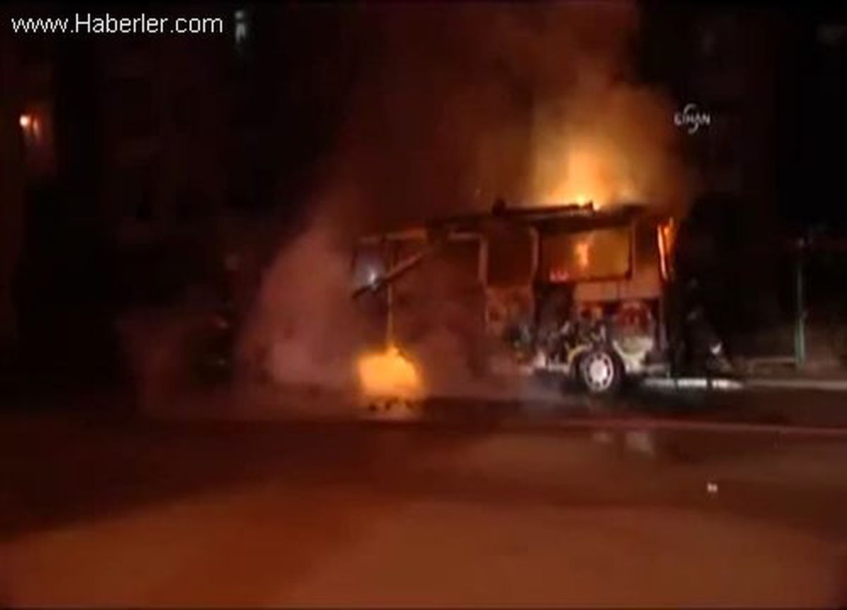 Ankara\'da Seyyar Köfte Minibüsü Yandı