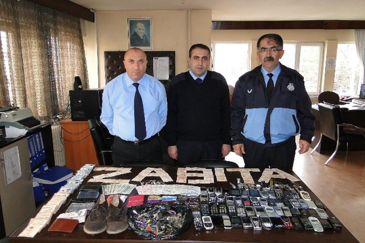 Sungurlu\'da Kayıp Eşyalar Sahiplerini Bekliyor