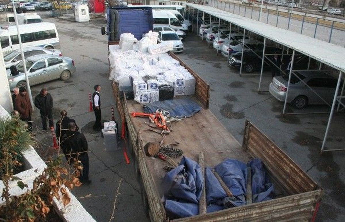 TIR\'dan 70 Bin Paket Kaçak Sigara Çıktı