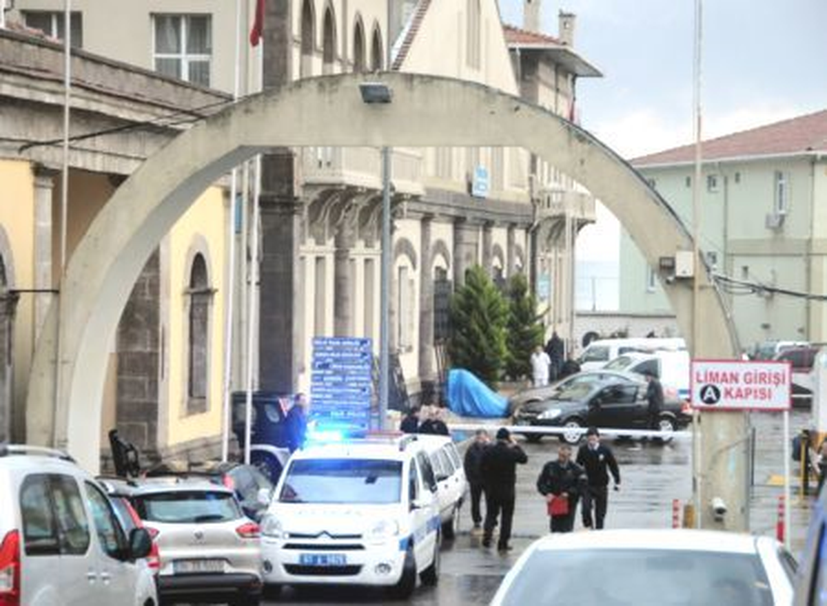 Trabzon\'da Dalgaların Kulübeyi Devirmesi