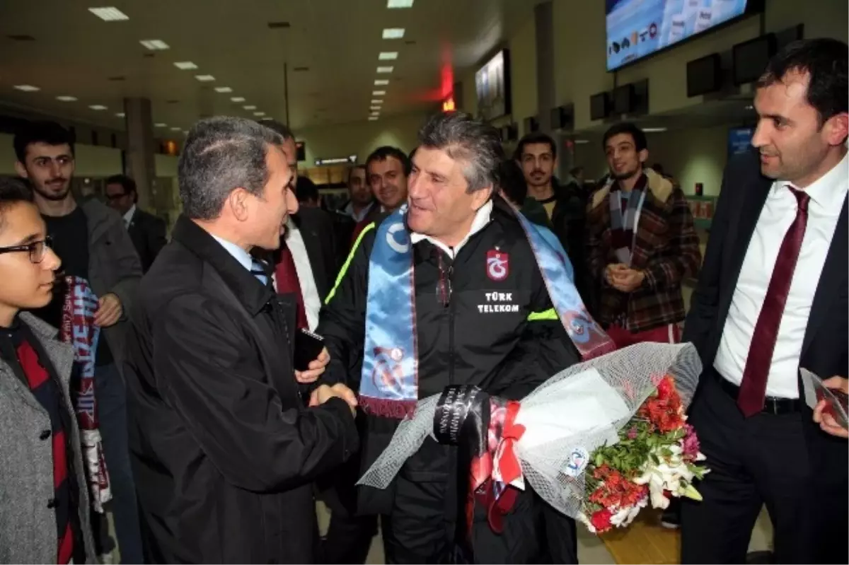 Trabzonspor, Kupa Maçı İçin Samsun\'dan Yola Çıktı