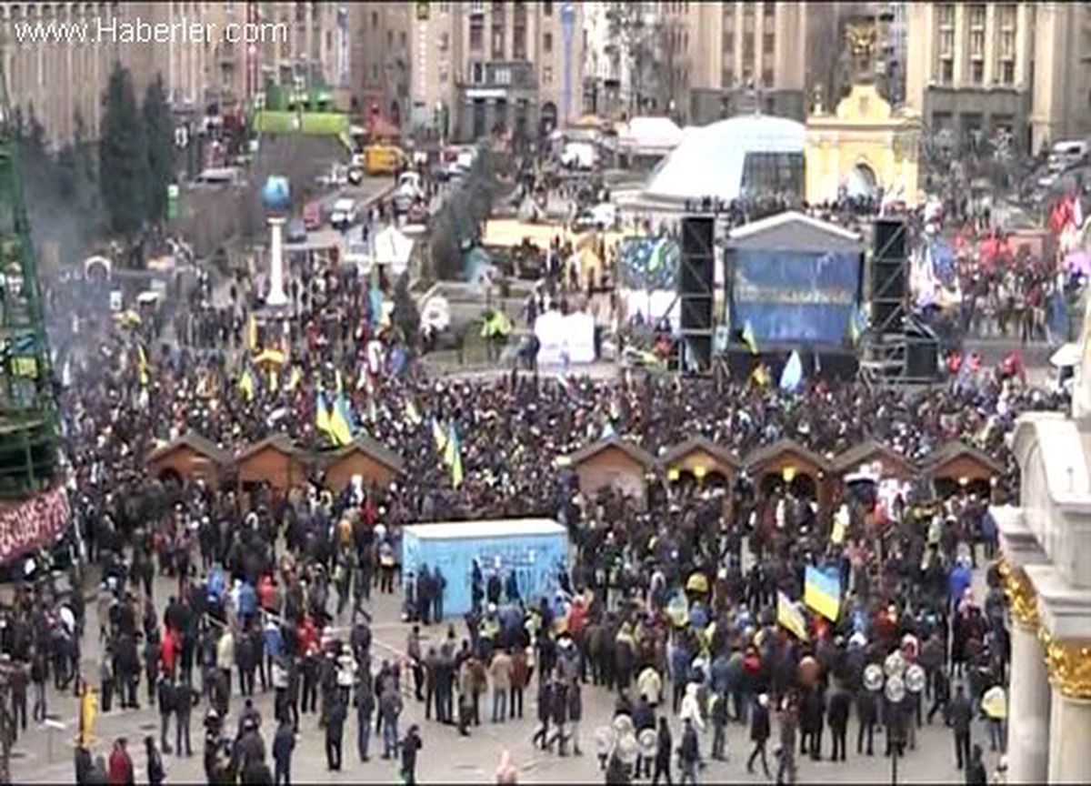 Ukrayna\'da Parlamento Protestolar İçin Toplandı