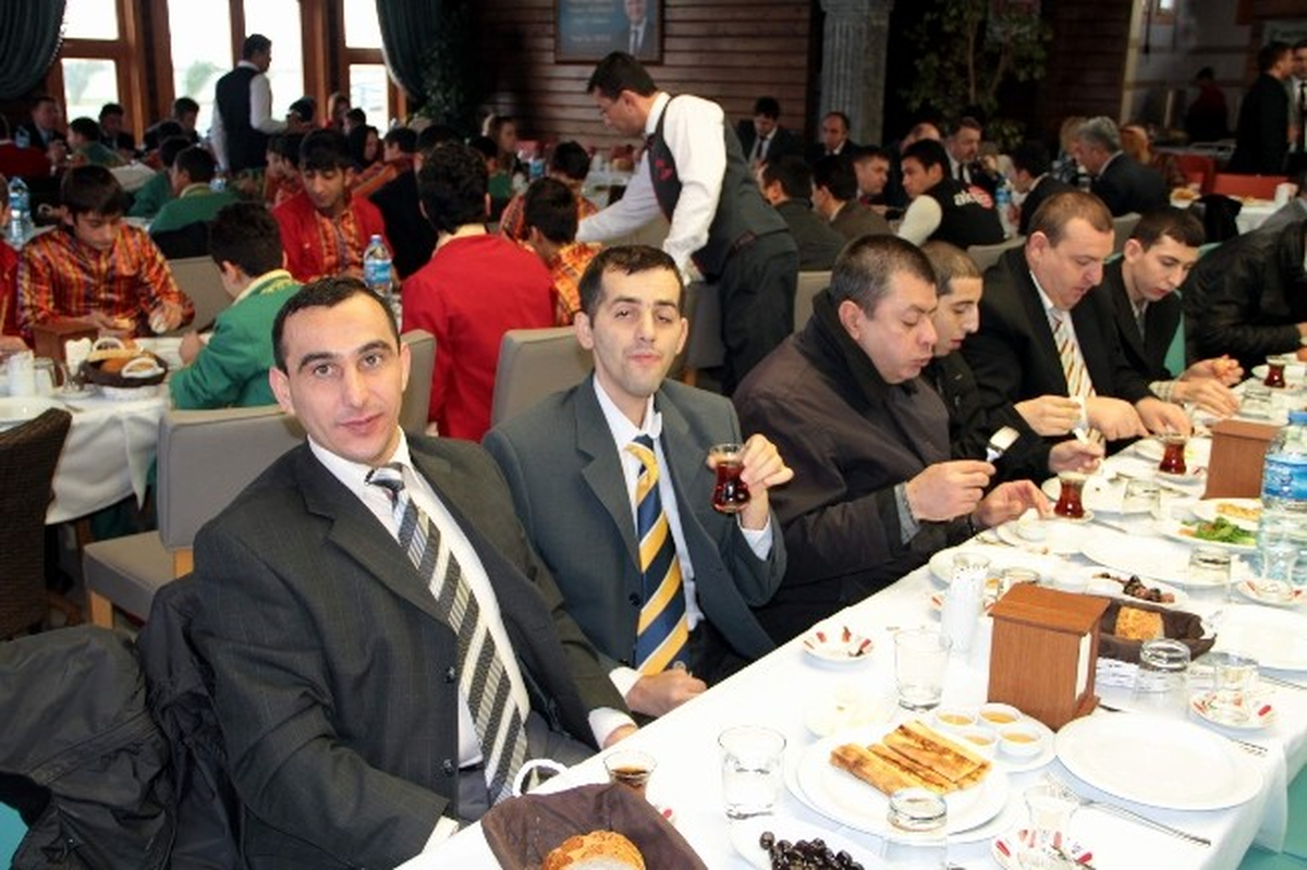Vali Aksoy Engellilerle Kahvaltı Yaptı