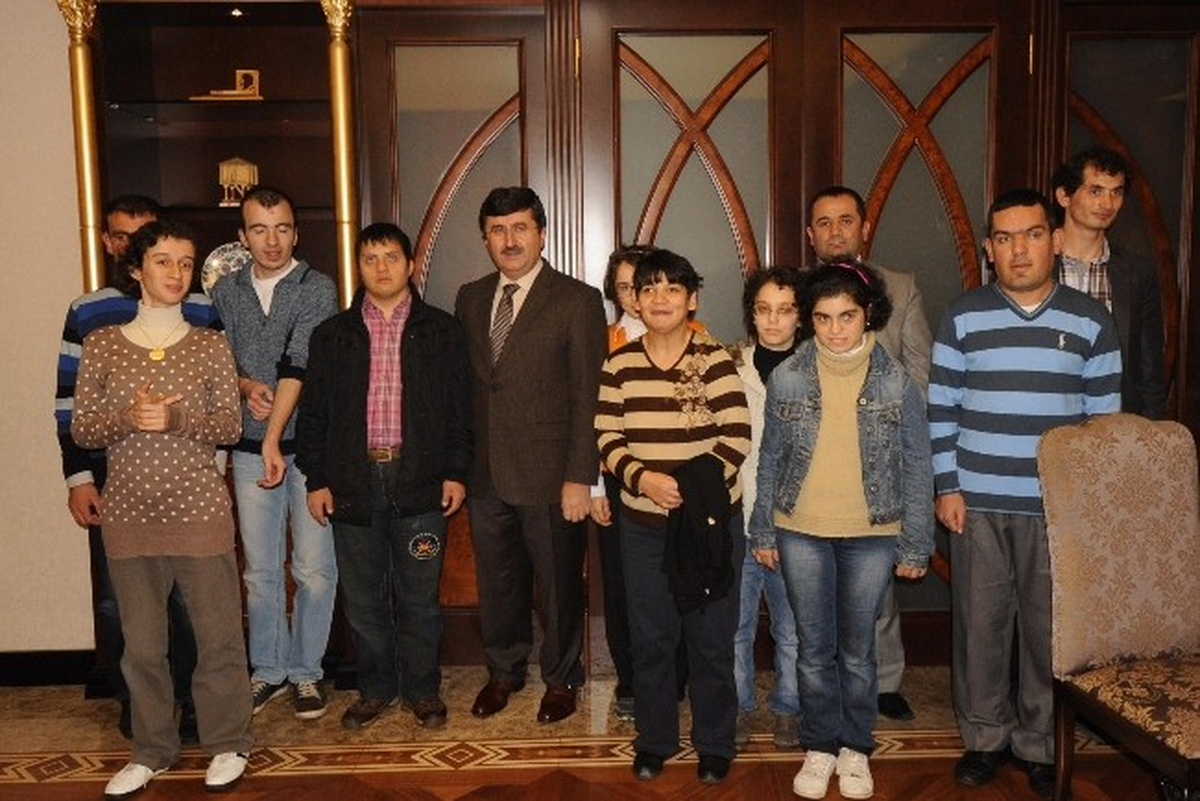 Vali Öz, 3 Aralık Dünya Engelliler Günü Dolayısıyla Bir Grup Engelli Genci Kabul Etti