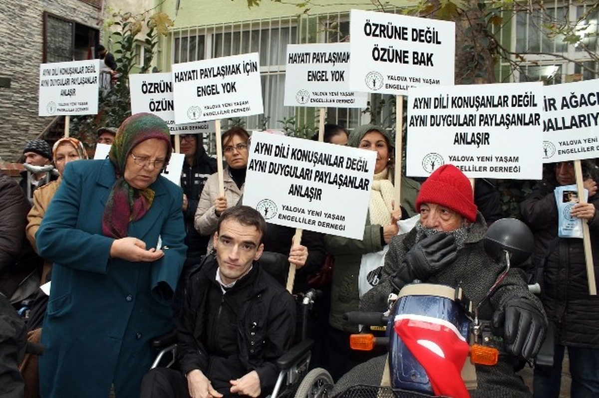 Yalova\'lı Engellilerden Farkındalık Etkinliği