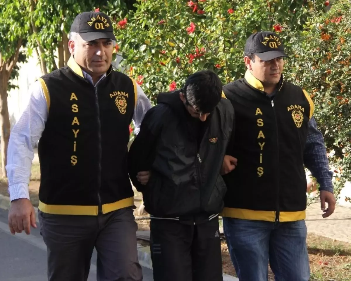 Yaşlı Kadının 50 Yıllık Yüzüklerini Gasp Etti