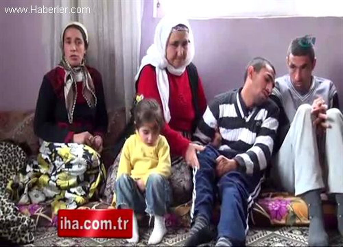 70 Yaşındaki Fedakar Anne, Üç Engelli Çocuğuna Tek Başına Bakıyor