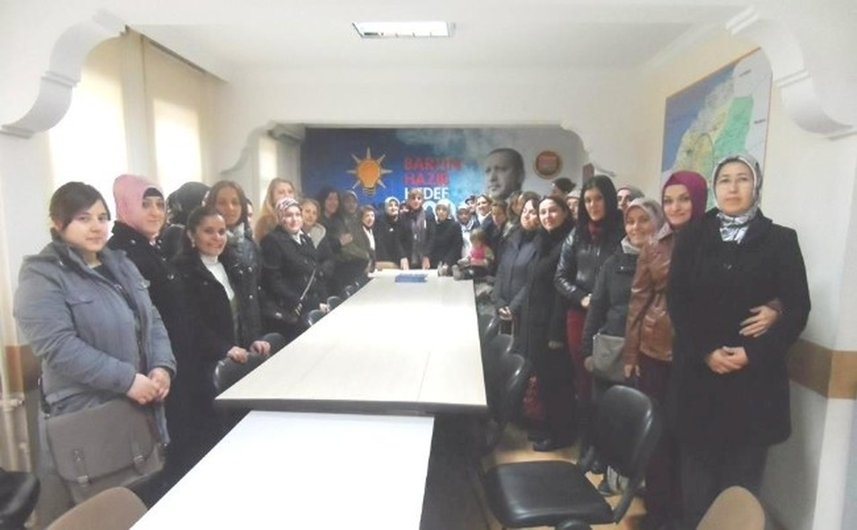 AK Parti Kadın Kolları 5 Aralık Kadının Seçme Seçilme Hakkı Günü Sebebiyle Toplantı Düzenledi
