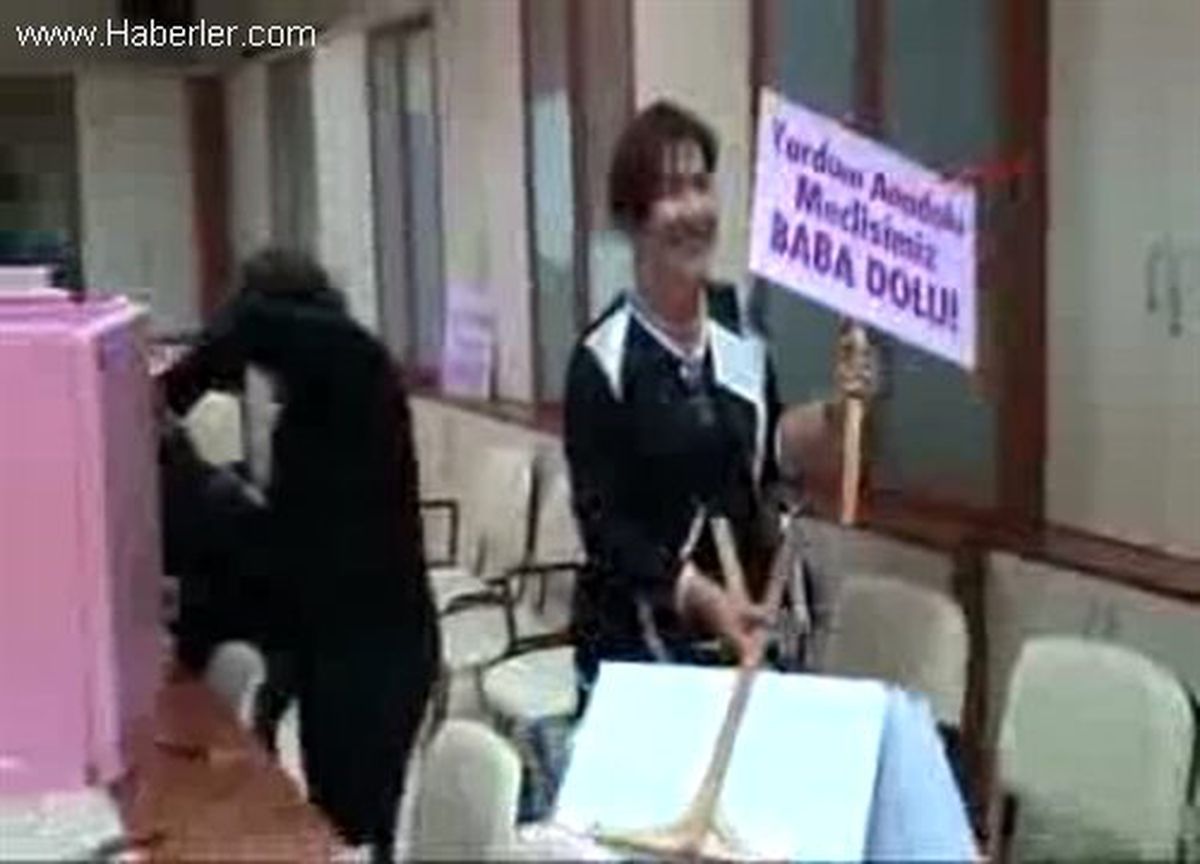 Antalya Kadınlardan \'Pembe Sandık\'lı Uyarı