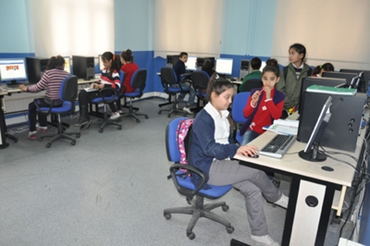 Bağlar\'da Lise Mezunu Kızlara Sertifikalı Bilgisayar Kursu