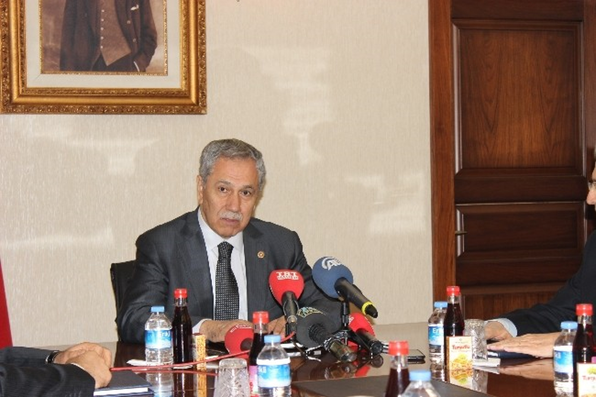 Başbakan Yardımcısı Arınç Dershanecilerle Biraraya Geldi