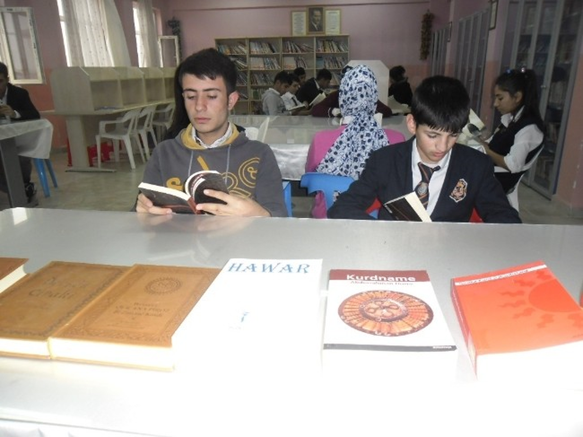 Batman\'da Bir Lisede Kürtçe Kütüphane Açıldı