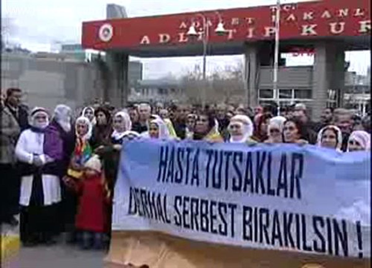 BDP\'lilerden Adli Tıp Önünde Eylem