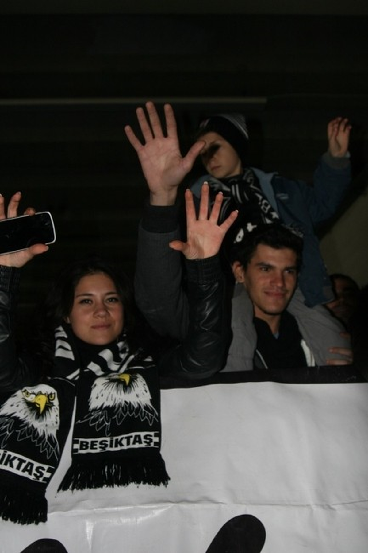 Beşiktaş\'a İzmir\'de Coşkulu Karşılama