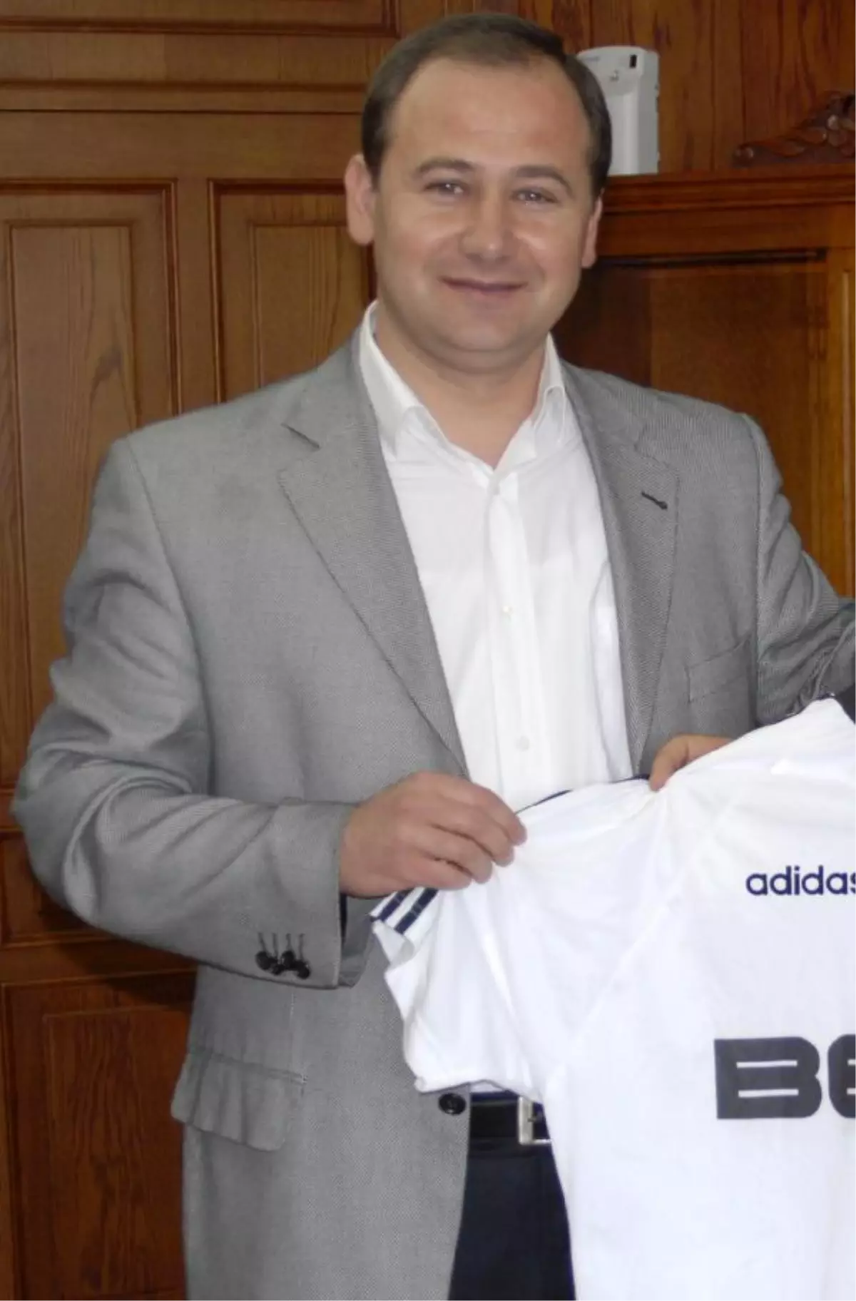 Beşiktaşlı Eski Futbolcuya Çek- Senet Gözaltısı