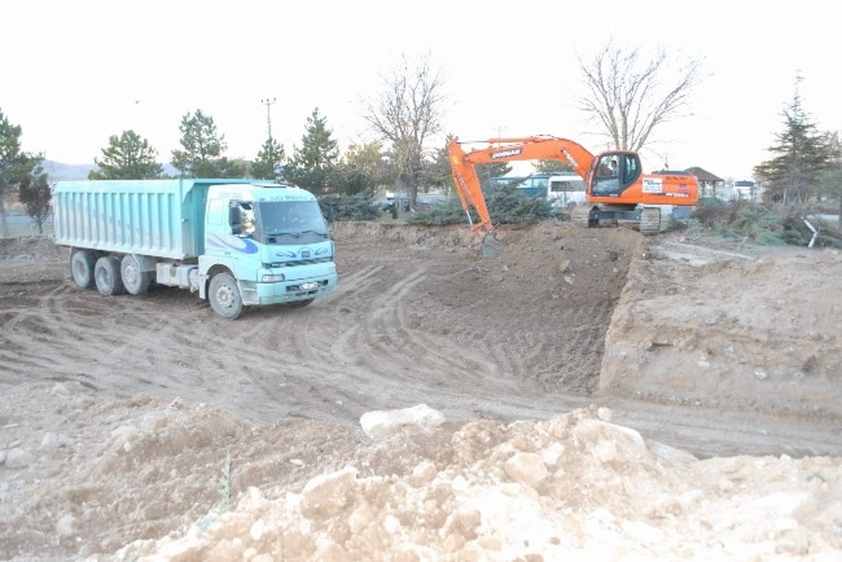 Bolvadin Belediye Yeni Hizmet Binasında Hafriyat Çalışmaları Başladı