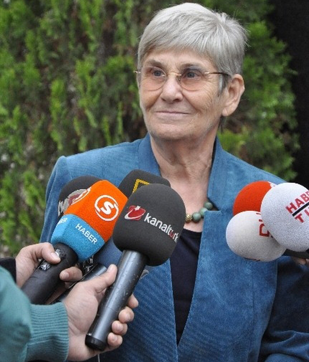 Canan Karatay Hibe Etmek İstedi, Polisler Kabul Etmedi